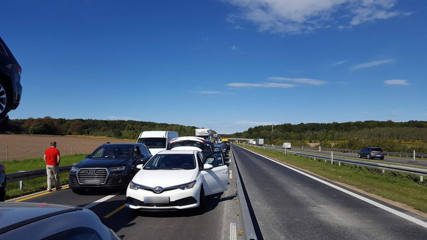 Poważny wypadek na A4 Katowice - Kraków. Przewróciła się ciężarówka