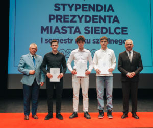 Najzdolniejsi uczniowie odebrali stypendia Prezydenta Miasta Siedlce