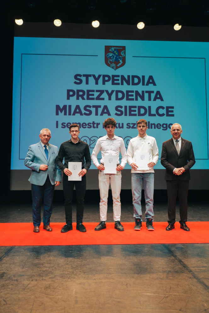 Najzdolniejsi uczniowie odebrali stypendia Prezydenta Miasta Siedlce