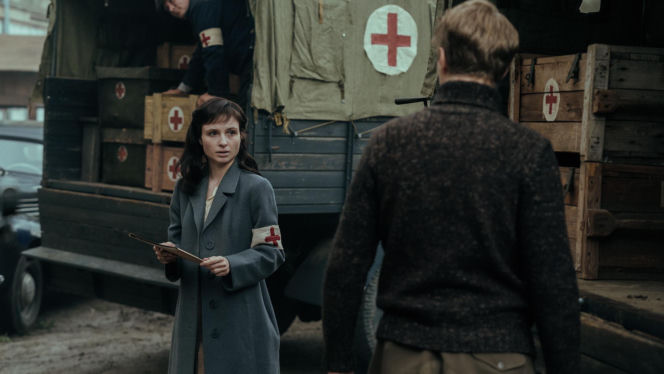 W roli głównej Jakub Gierszał, w obsadzie m.in. Aidan Gillen, Paul Freeman, Julia Pietrucha, Wojciech Mecwaldowski, Anna Próchniak, Mateusz Kościukiewicz, Antoni Pawlicki oraz Tomasz Kot.