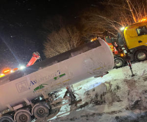 Przewrócona cysterna z gazem na DK-19 w Sarnakach