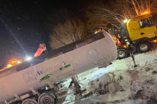 Przewrócona cysterna z gazem na DK-19 w Sarnakach