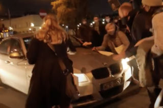 Kierowca BMW, który potrącił protestujących jest funkcjonariuszem ABW. Czy poniesie konsekwencje? [WIDEO]