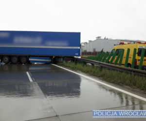 Ciężarówka zablkowała autostradę
