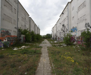 „Czarnobyl” Warszawy zniknie z mapy. „Smród, fetor i grzyb”. Tak wyglądało życie w „13 dzielnicy”