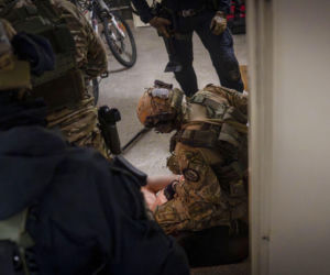 W sprawie zatrzymano trzy osoby: byłego partnera ofiary, jego matkę oraz znajomego