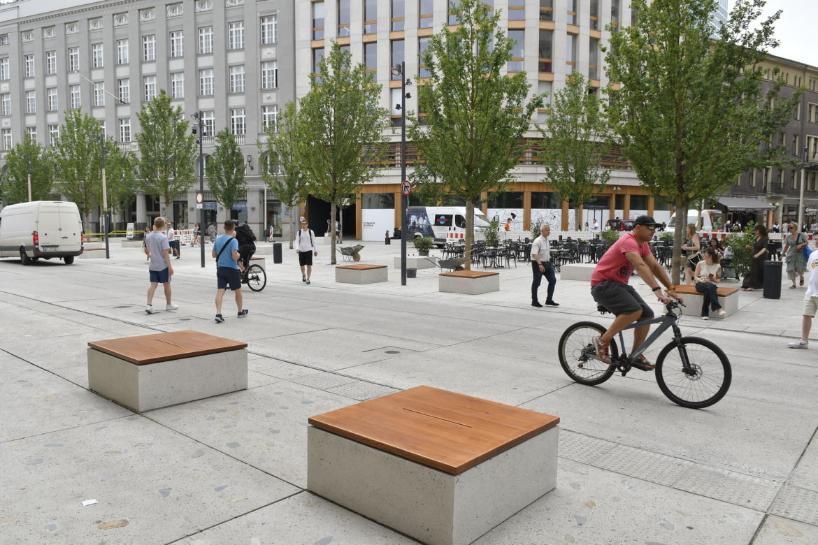 Nowy plac w centrum Warszawy: zgroza czy sukces? Plac Pięciu Rogów oceniają mieszkańcy i urzędnicy