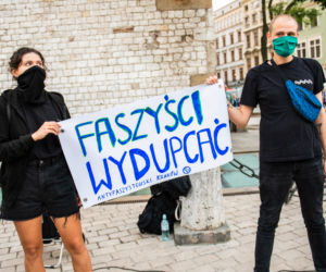 Demonstracja LGBT i narodowców na krakowskim Rynku