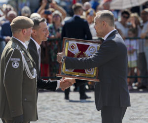 Prezydent wręczył sztandar 18. Brygadzie Obrony Terytorialnej. Nawrocki wzruszająco o poświęceniu żołnierzy