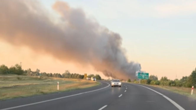 Potężny pożar pod Warszawą! Płonie składowisko odpadów, na miejscu chemicy