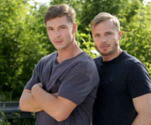 M jak miłość. Artur (Tomasz Ciachorowski) i Marcin (Mikołaj Roznerski)