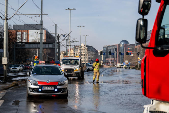 Poważna awaria wodociągowa. Zalane centrum Wrocławia