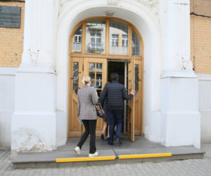 Matura była prosta! Warszawscy uczniowie skończyli egzamin z uśmiechem na ustach