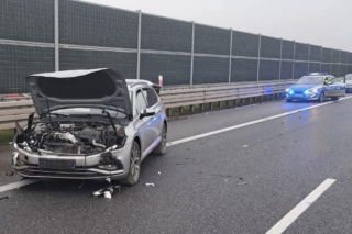 Zderzenie osobówki z ciężarówką na S5 pod Rawiczem