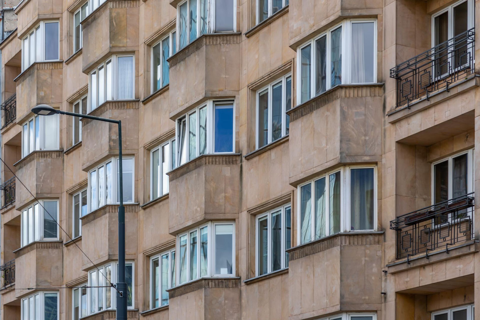 Zabytkowa kamienica z al. Jerozolimskich 101 w Warszawie