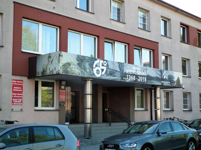 W tym mieście w woj. łódzkim znajduje się najpiękniejszy klasztor. Jego historia jest burzliwa