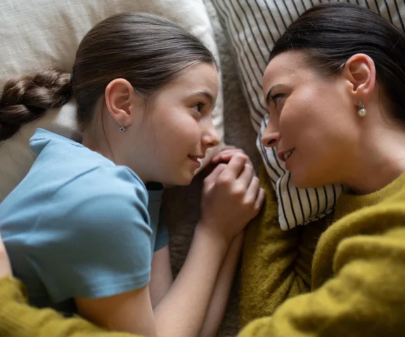 Lepiej nie mówić dziecku prawdy? Badania pokazują coś innego