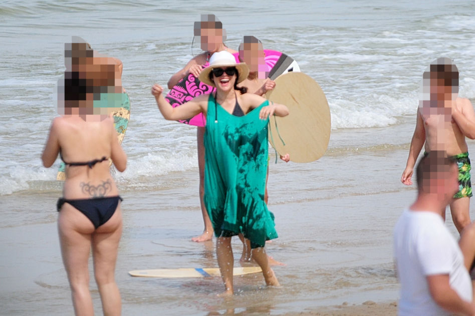 Kasia Cichopek z rodziną na plaży