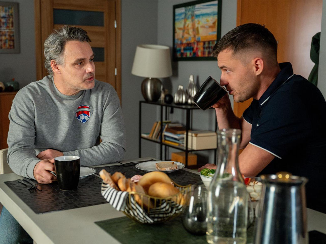 Barwy szczęścia, odcinek 3172: Karol (Jan Wieczorkowski), Darek (Andrzej Niemyt) 