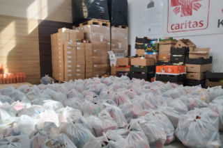 250 paczek od Caritas trafi przed świętami do potrzebujących w Radomiu