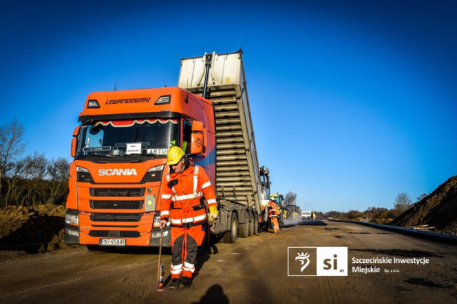 Pierwszy asfalt na Trasie Północnej