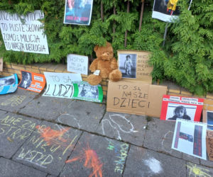 Trwa protest przed siedzibą Straży Granicznej