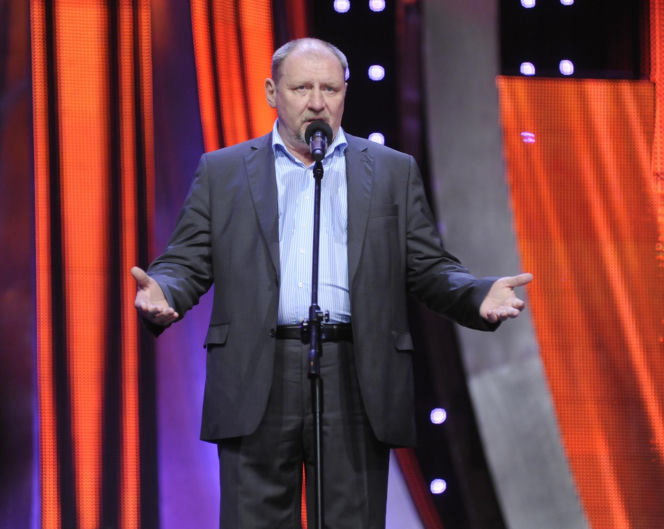 Tak wyglądał przed laty Andrzej Grabowski. Miał jeszcze mniej włosów!