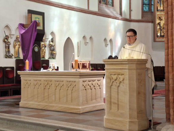 Mszy św. w intencji rodziców po stracie dziecka w koszalińskiej katedrze przewodniczył ks. Adam Falewicz