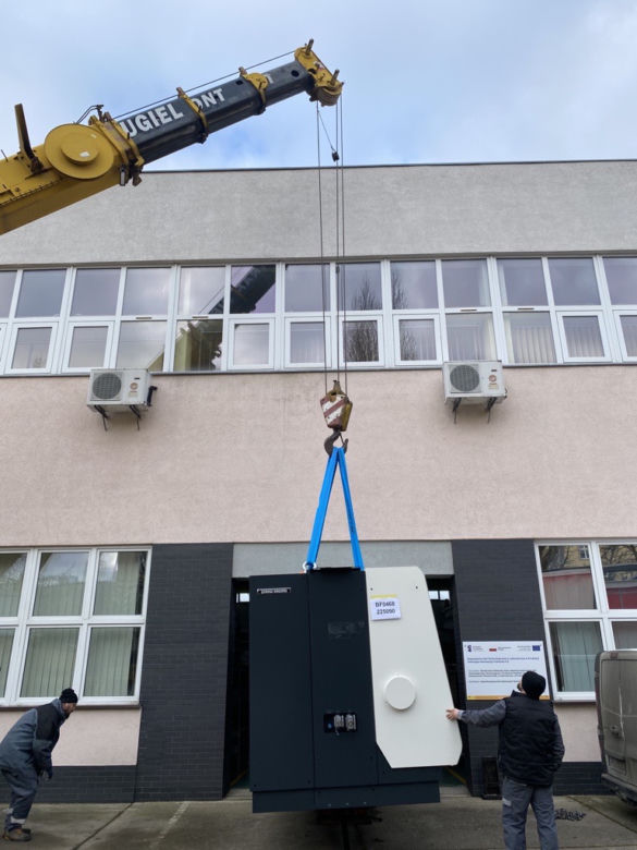 ZUT z nowoczesną aparaturą wielkości busa!