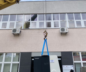 ZUT z nowoczesną aparaturą wielkości busa!