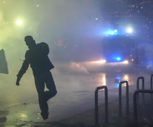 Protesty przeciwko IO w Mediolanie. Starcia z policją