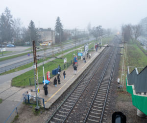 Znikną schody i powstanie bezpieczne przejście. Uciążliwa stacja w Warszawie doczeka się przebudowy