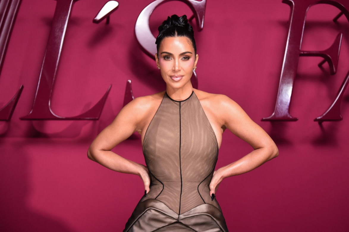 Wszyscy patrzyli na Kim Kardashian. Ale nic nie mogli zobaczyć!
