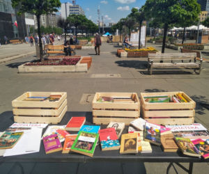 Katowice: Dzieciaki układały na Rynku ogromne puzzle! Wszystko w ramach akcji Książka wspiera bohatera [ZDJĘCIA, AUDIO]