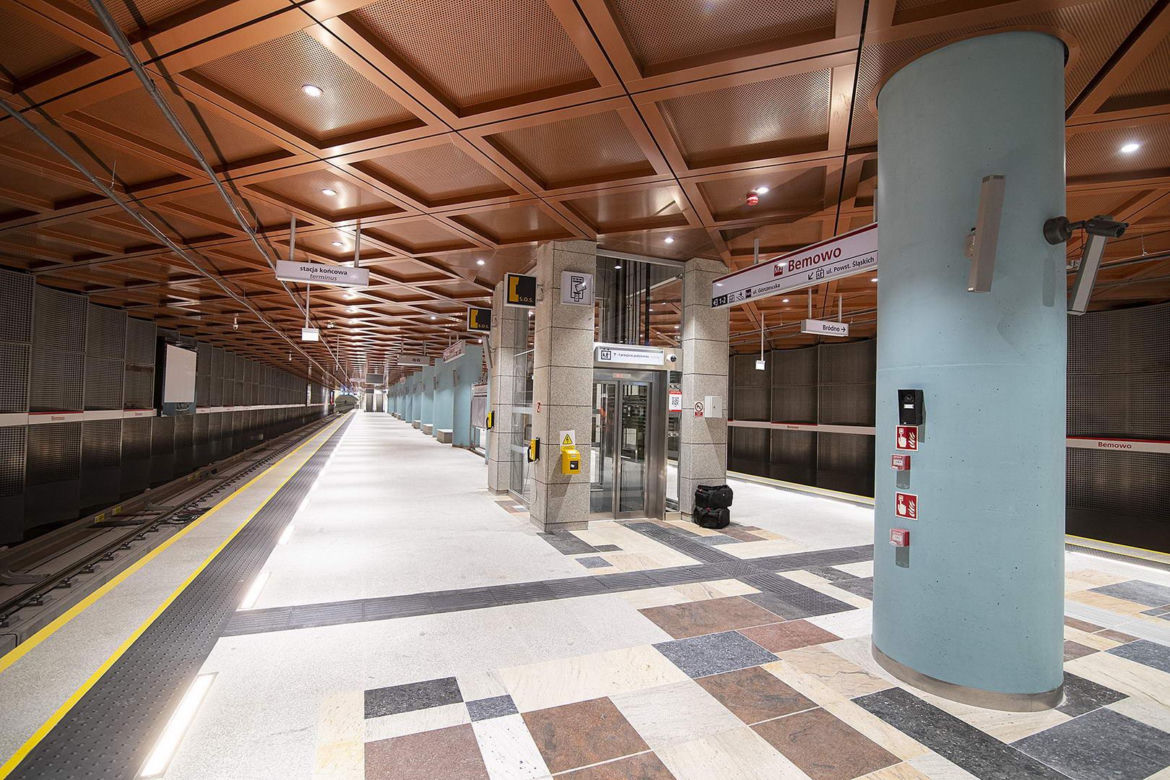 Metro w Warszawie już wozi pasażerów, ale wciąż są drążone nowe linie