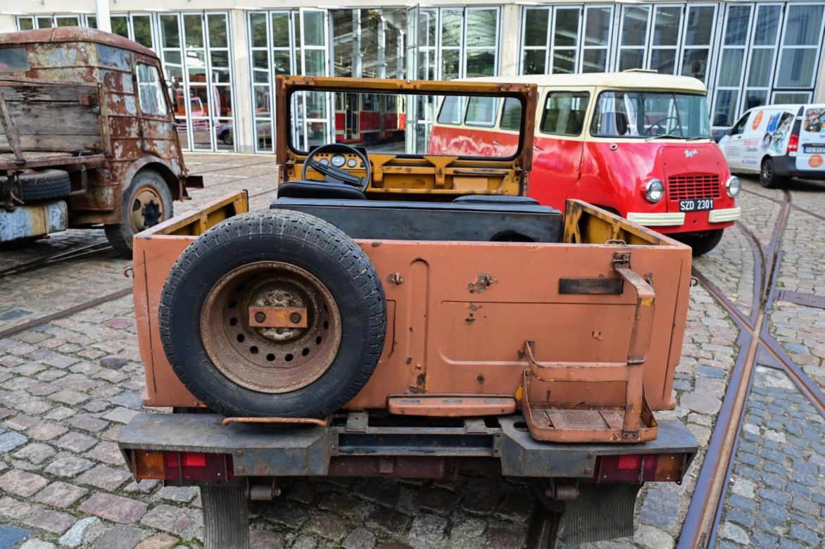 Prototyp terenowego Poloneza w Muzeum Techniki i Komunikacji w Szczecinie