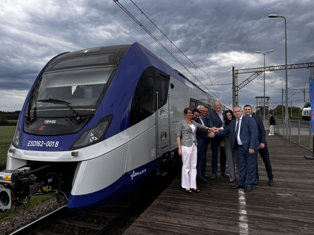 Tak wygląda nowy pociąg PKP Intercity. Zajrzeliśmy do środka!