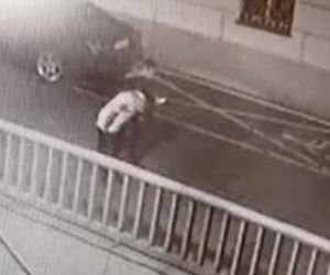 Tajemnicze plamy na koszulce Macieja Aleksiuka