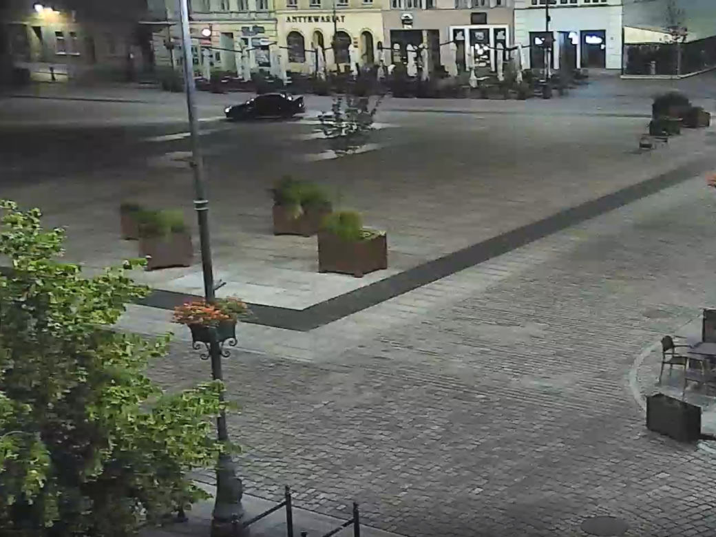 Nocny drift na Starym Rynku w Bydgoszczy. Kierowca zapłacił gigantyczny mandat