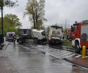 Zderzenie ciężarówki ze śmieciarką