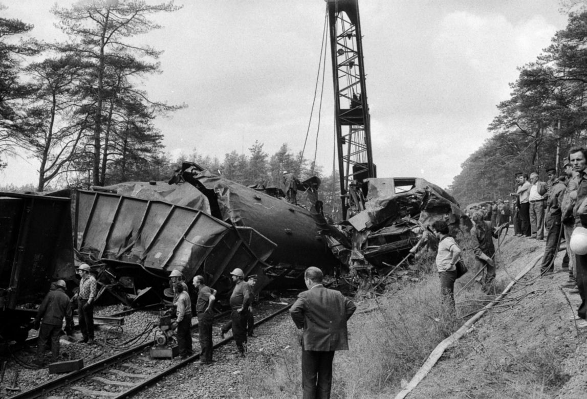 Największa katastrofa kolejowa w Polsce. W zderzeniu pociągów osobowego i towarowego zginęło 67 osób