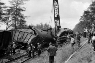 Największa katastrofa kolejowa w Polsce. W zderzeniu pociągów osobowego i towarowego zginęło 67 osób