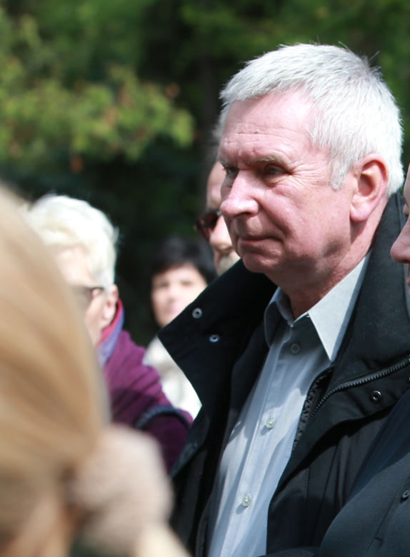 Parówki i papierosy zamiast księdza 
