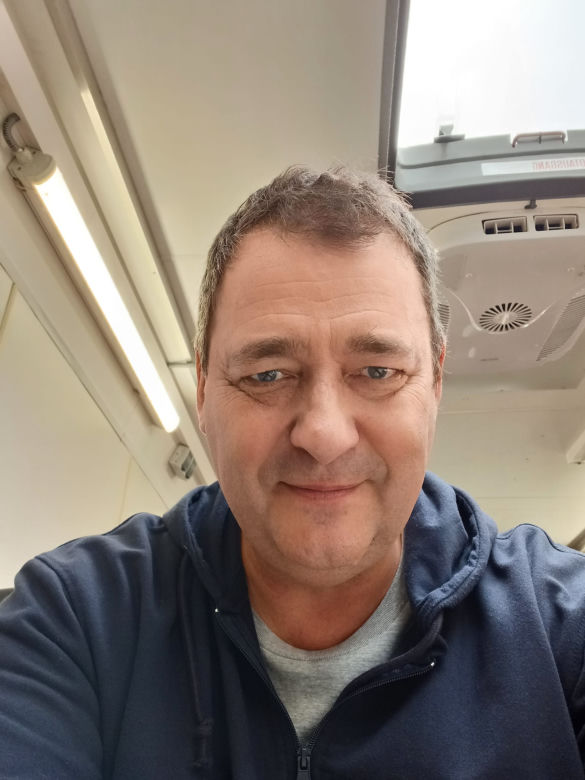 Jacek Rozenek (Artur Chowański) na planie serialu Barwy szczęścia