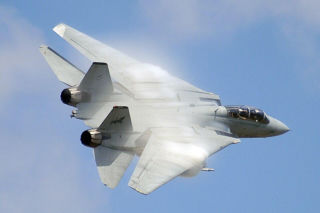 Koniec legendy F-14 Tomcat w Iranie? Zdjęcia satelitarne potwierdzają zniszczenie „perskich kotów”