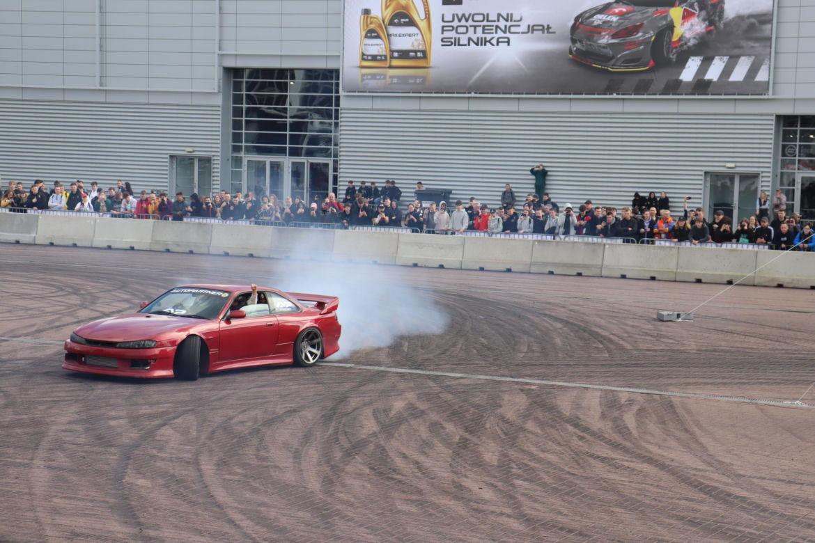 Poznań Motor Show 2024: Tak wyglądają pokazy driftu