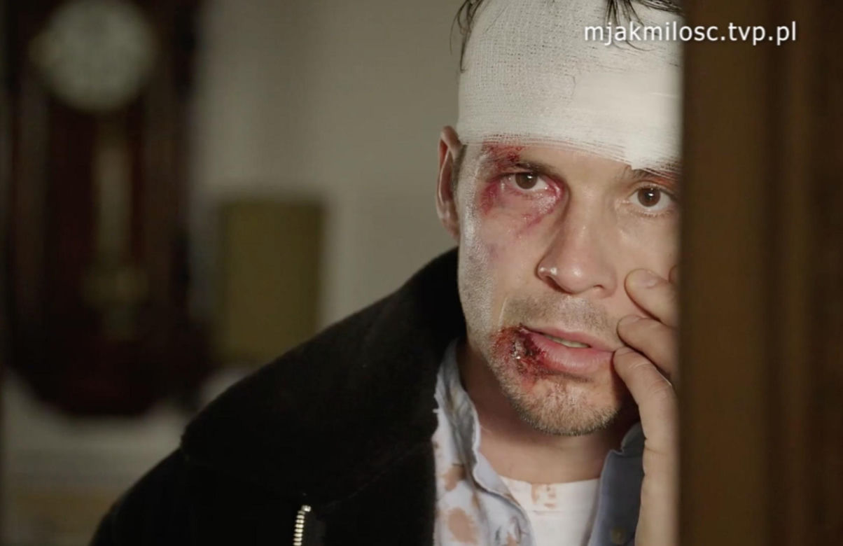 M jak miłość odc. 1809 nowy sezon po wakacjach. Marcin (Mikołaj Roznerski) w domu Martyny