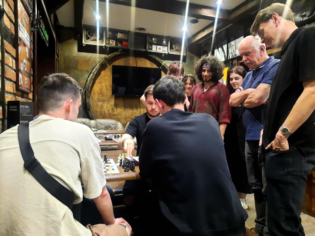 Turnieje szachowe w toruńskim Hard Rock Pubie Pamela to nie tylko partie, ale również niespodzianki