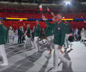 Defilada Polaków podczas ceremonii otwarcia Tokio 2020