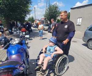 Gabryś przeszedł 17 operacji, tylko na twarzy i dłoniach nie ma blizn. Jego pają jest pomoc innym!